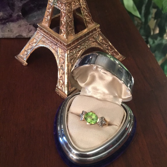 10k Gold diamond & Peridot ring w/appraisal - Picture 6 of 12